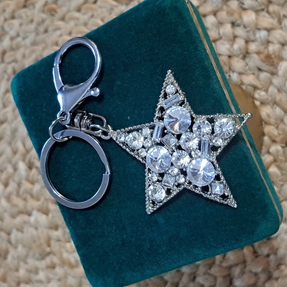 Star Shaped Rhinestone Keychain - Picture 3 of 4